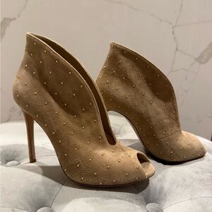 Gianvito Rossi Tan Suede in Peep-Toe Heels with Gold Studs Size 37.5